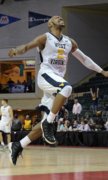 Carter scores 29 points, West Virginia beats Missouri 83-79 (Nov 26, 2017)